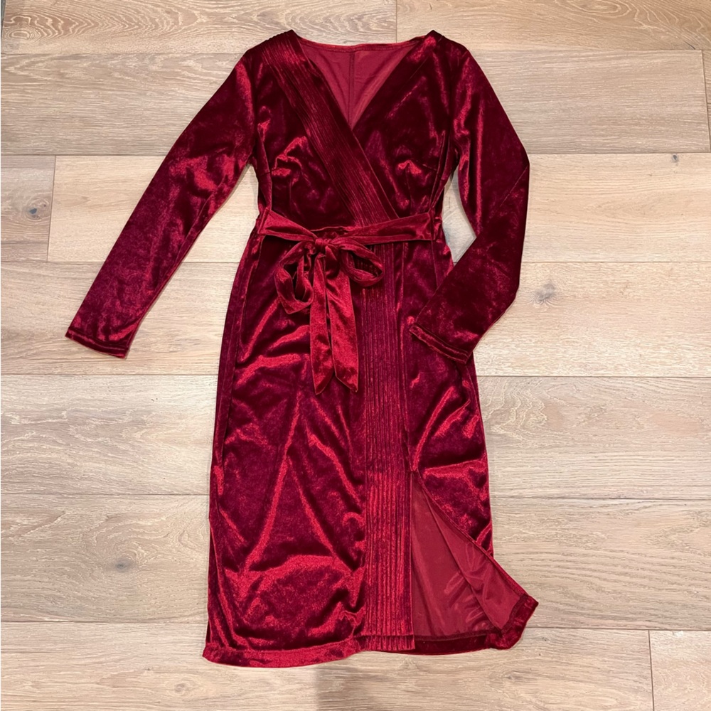 Pretty little thing burgundy velvet dress